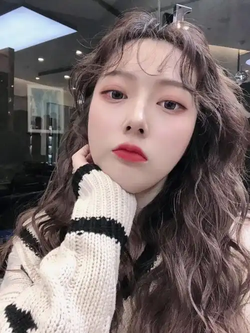 颜值逆龄秋冬女生首选羊毛卷烫发发型