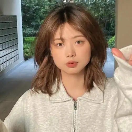 2022年适合方脸的发型方脸剪什么发型最好看