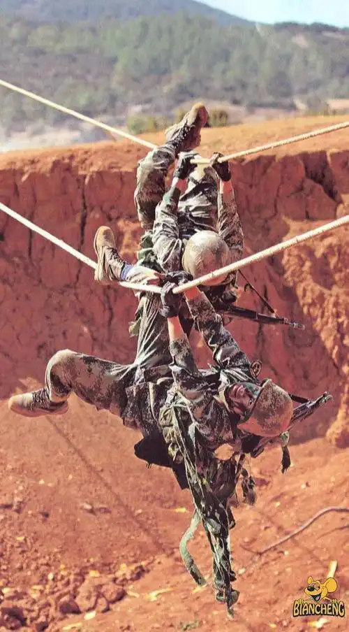 像作战一样的训练,解放军以严格的要求激发官兵铁血豪情