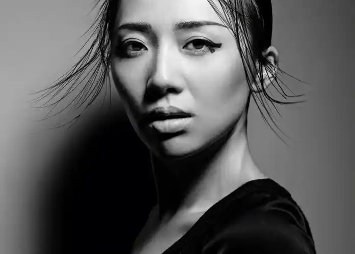 黑白照片北京约拍情绪片肖像照高定写真