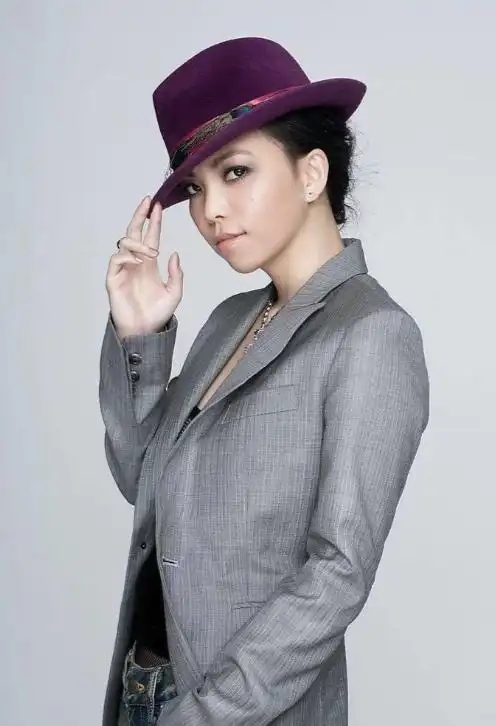 最受关注的应该是她的身材了,如今48岁的张惠妹开始减肥了,之前因为