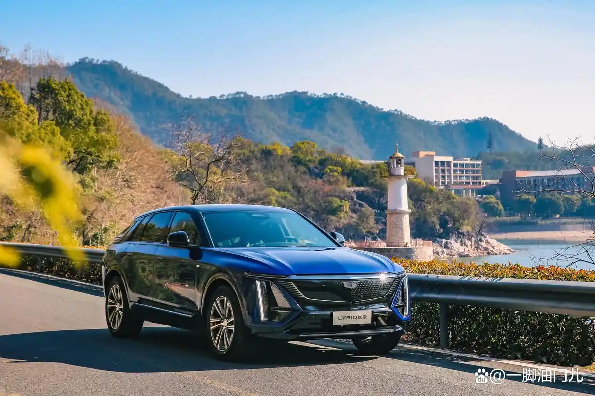 凯迪拉克lyriq锐歌,明年我开这台纯电suv再去一次欧洲可好?