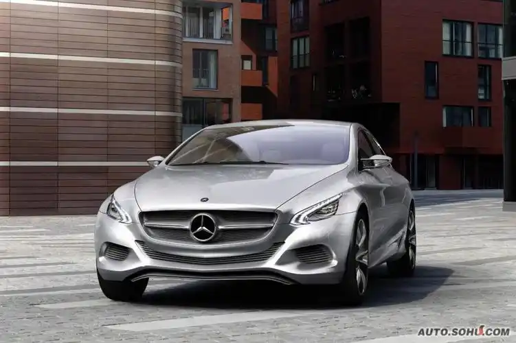 p>全新奔驰f800概念车外形极具动感,科技感十足,整车的造型体现出了