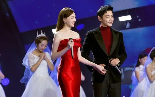 唐嫣罗晋同框,分手的谣言不攻自破,喜欢这甜甜的一对