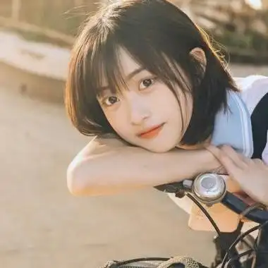 清纯短发学院风女生头像