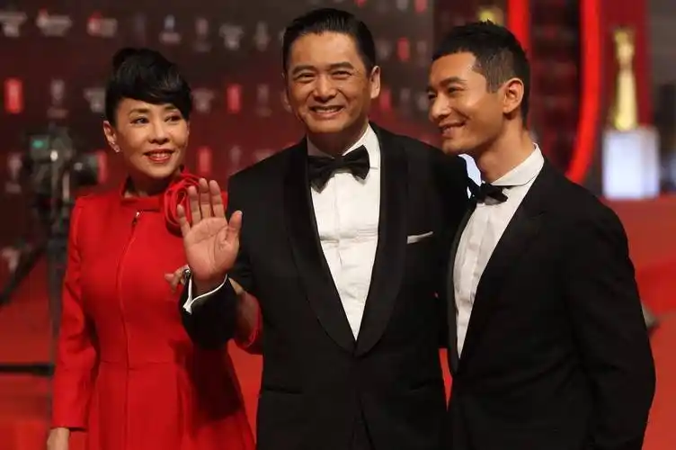 周润发结婚30年没孩子,并非选择做丁克,孩子是妻子一生的痛_刘嘉玲