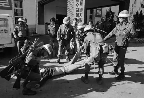 政府在提到这个事件时,只轻描淡写说是"光州事件"或"光州暴乱".