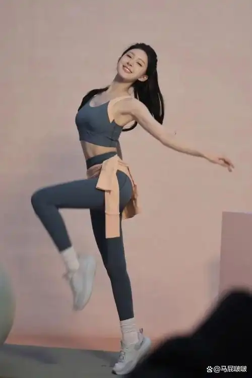 14位当红女明星,穿瑜伽裤秀出好身材,看看谁最迷人最性感?