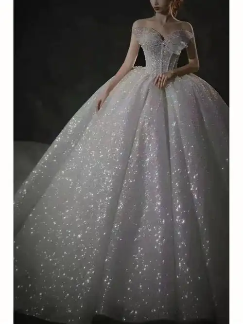 独一无二的抹胸水晶婚纱