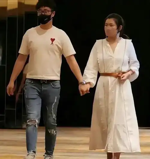 哥哥们看到selina任家萱男友照片了吗很难评