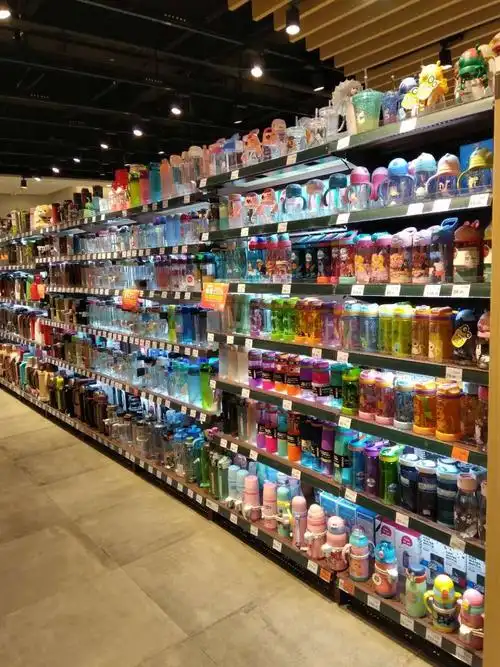 盘龙城店4月22日百货用品陈列图