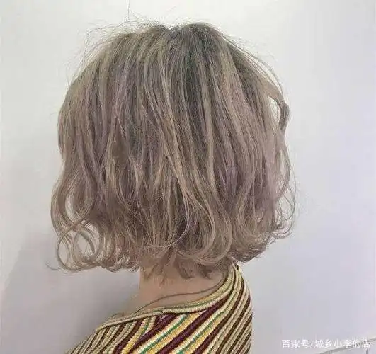 短款水波纹烫发