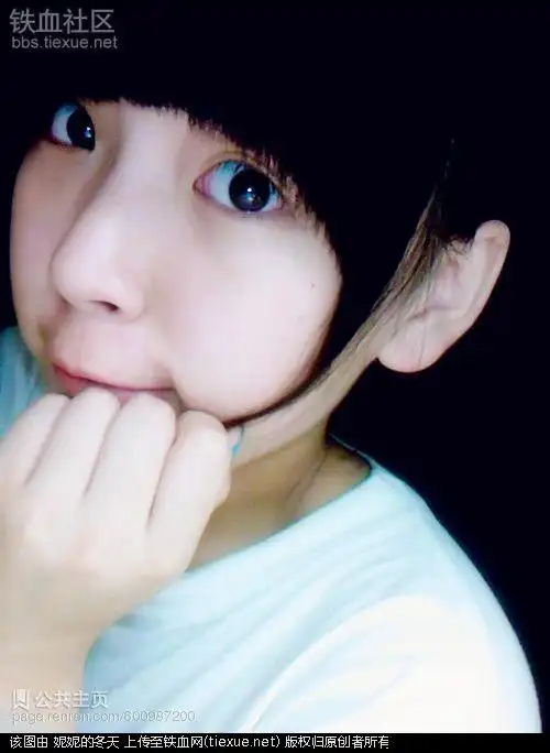 15岁清纯美眉在社交网站晒素颜照求交友引发争议