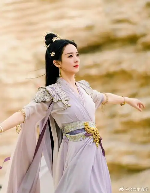 猫眼专业版认证,由赵丽颖主演的古装剧《与凤行》,女主角沈璃/碧苍王