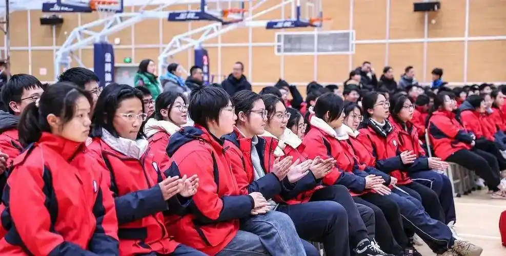 女子组前三为:铁力市一中,大连前程高中,齐齐哈尔三十二中!