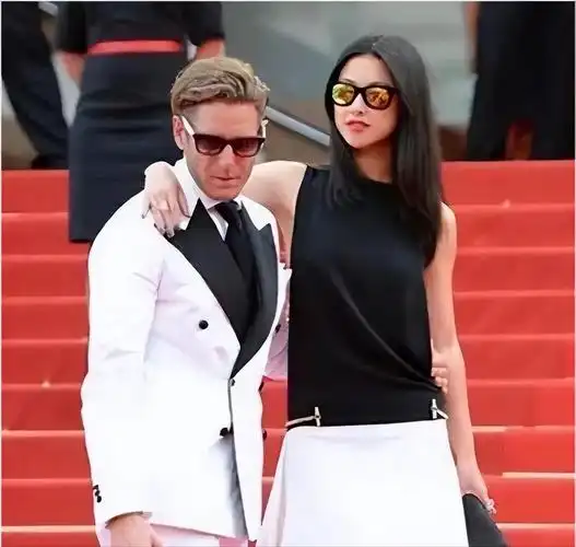 回顾朱珠前任个个是人物37岁选择嫁给普通人