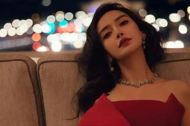 杨颖封杀后首次露面:头发稀疏狼狈不堪