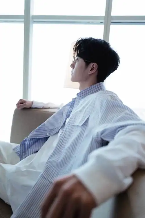 想见你想见你~一博戴眼镜帅呆了~@uniq-王一博#王一博