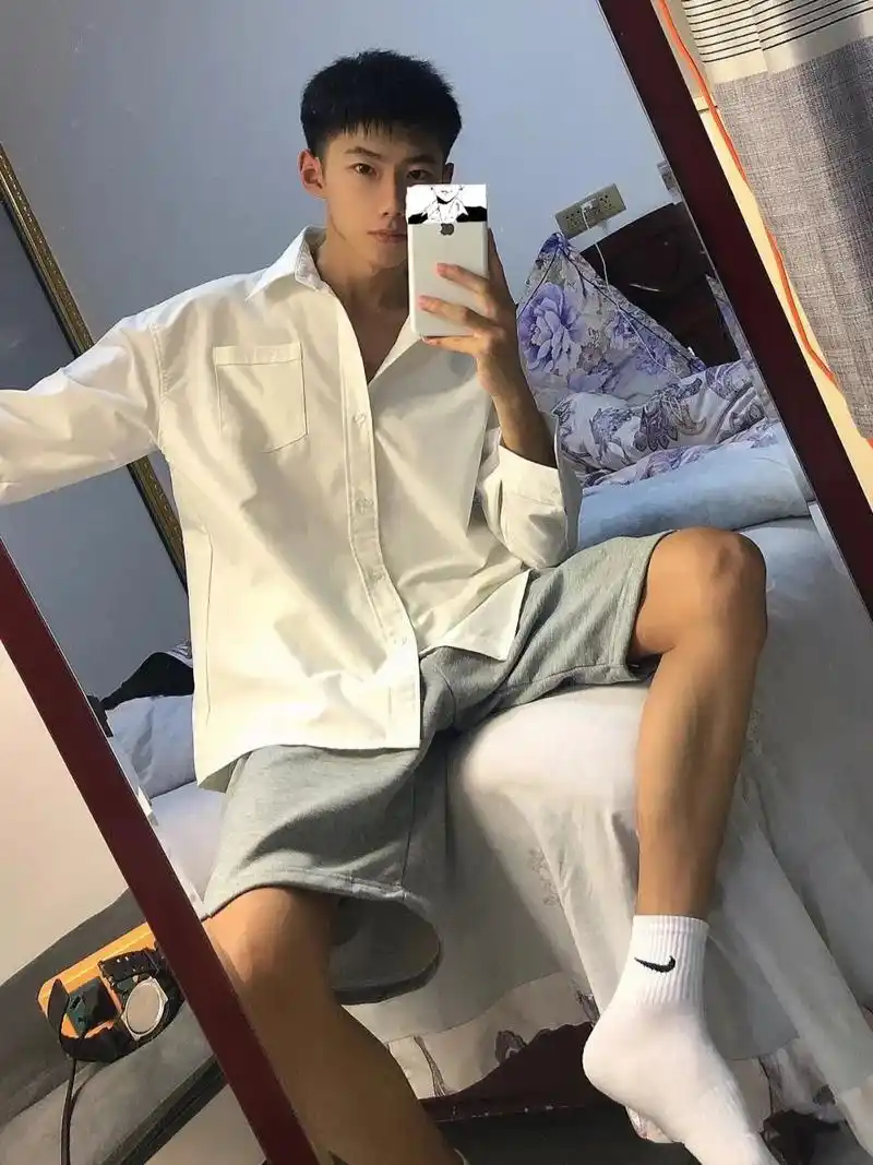 18岁清新白袜小奶狗,8块腹肌公狗腰,满满少年感,网友很激动_手机搜狐