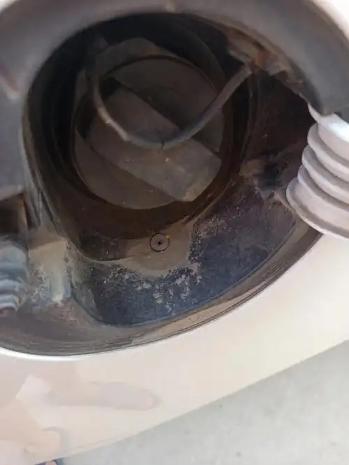 检查朗逸的排水口