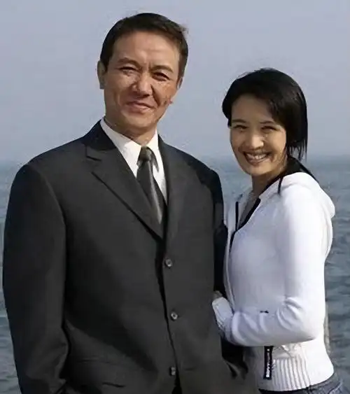 沈腾|李幼斌: 与前妻离婚净身出户, 转身娶三婚史兰芽, 如今继子让他