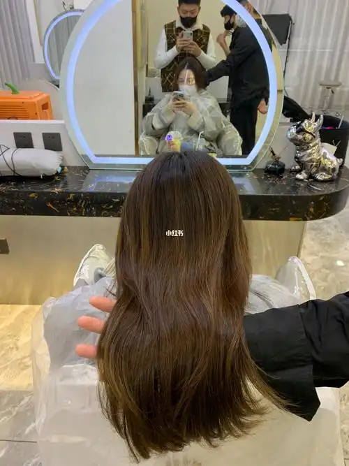 答应我,一定要去尝试这个发色 /粉棕色