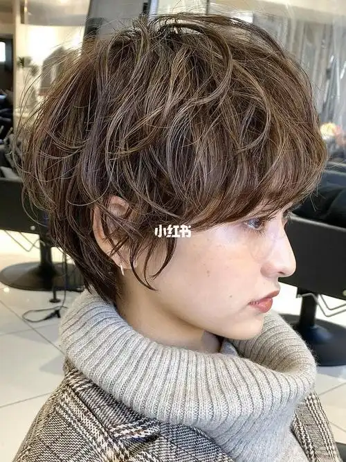 女生超短发烫发分享凌乱纹理减龄卷短发
