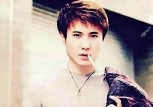 沈腾年轻时帅气照片欣赏20岁的他颜值爆表被岁月摧残