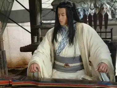 回顾倒霉的何润东演主角总碰到帅哥男配活生生被比成古装丑男