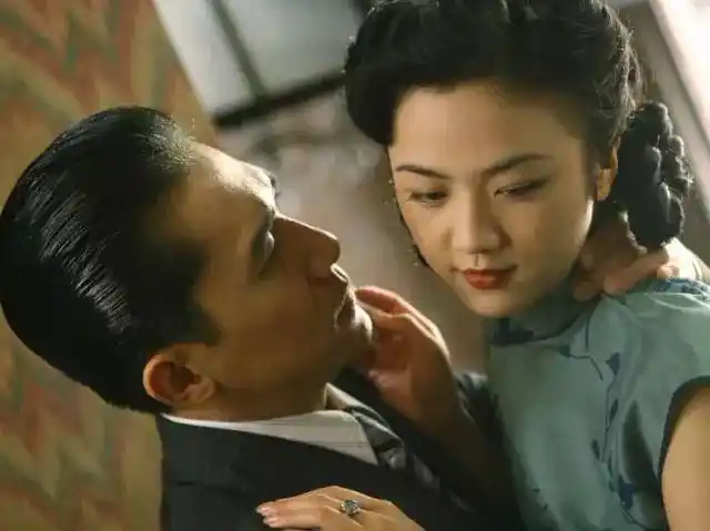 她曾一脱成名,遭黑老大恐吓,流浪国外,卖艺卖身,霸气归来,终成绝代