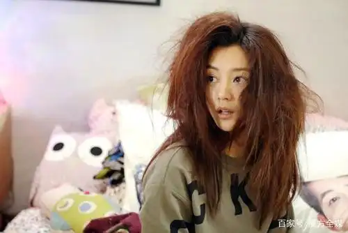 为新片彻底放弃美女形象 36岁女星以颓废邋遢造型示人