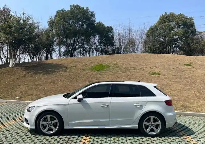 奥迪a3两厢时尚型售价1128万元上牌日期202