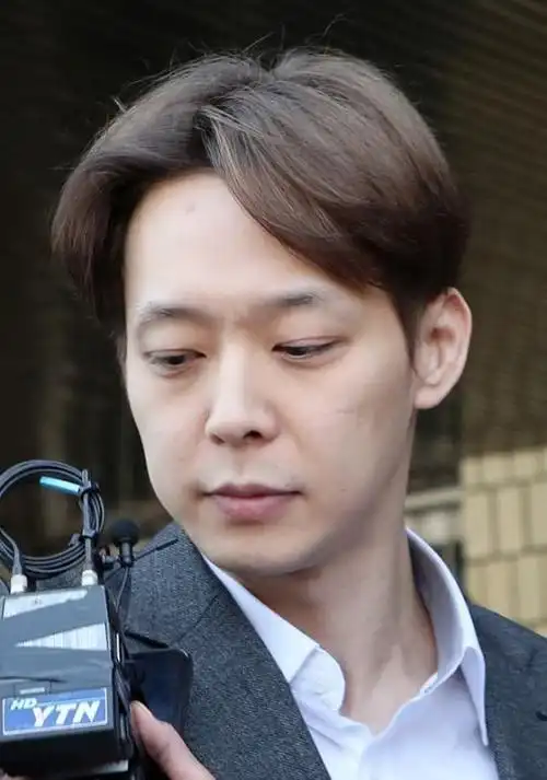 朴有天双手被绑面容枯槁憔悴送检,吸毒原因首曝光