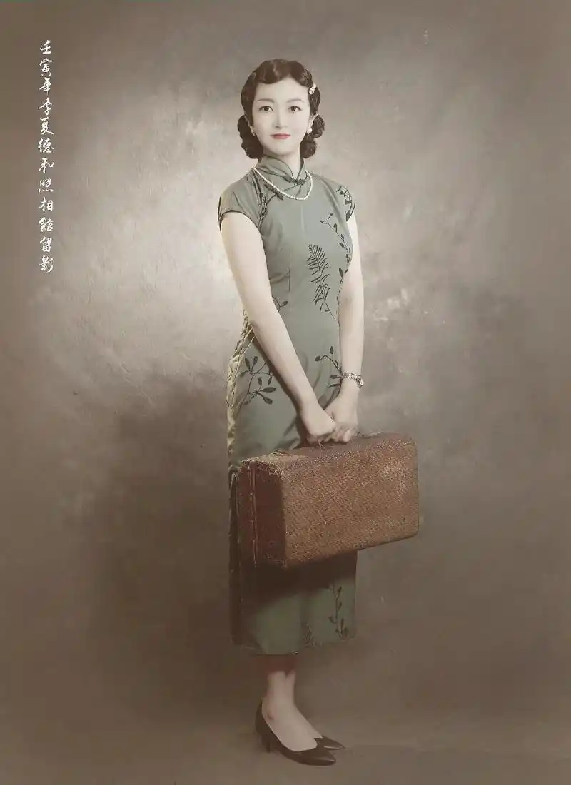 服了,拍这种风格真的就得去南京#老照片#民国风 #被遗忘的时 - 抖音