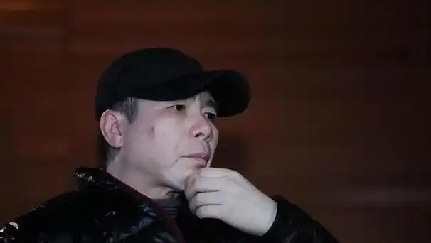 冯小刚的女主角选择非常挑剔,他坚决要求演员没有整容过.