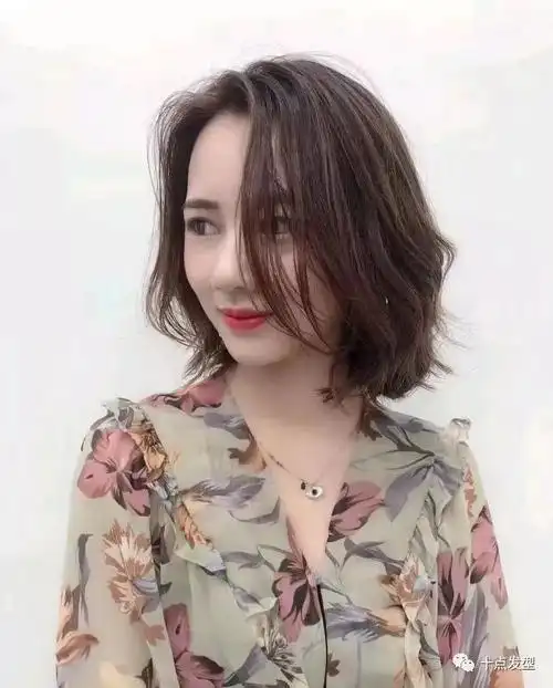 适合圆脸的发型圆脸适合短发烫发发型