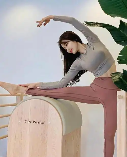 并且姜贤京在全网也有着相当高的人气,被大家成为"健身女神",她的身材