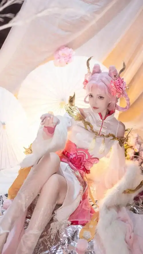 cosplay丨王者荣耀嫦娥拒霜思此刻她犹如一朵盛开的牡丹