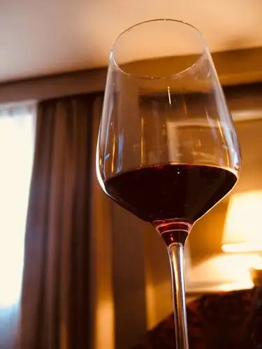 余生一杯酒,怆然今夜,为谁醉?