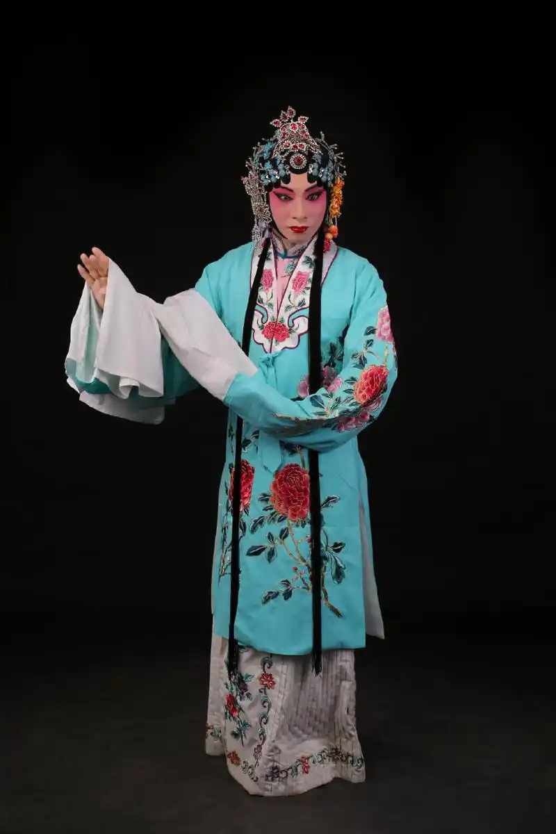 我的京剧照京剧凤还巢中的程雪娥京剧旦角化妆青衣