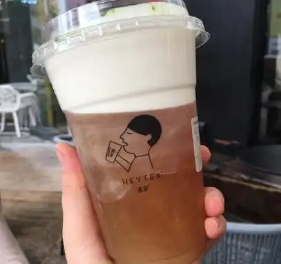 发迹于三四线城市的蜜雪冰城,会包围小资手里的喜茶吗?