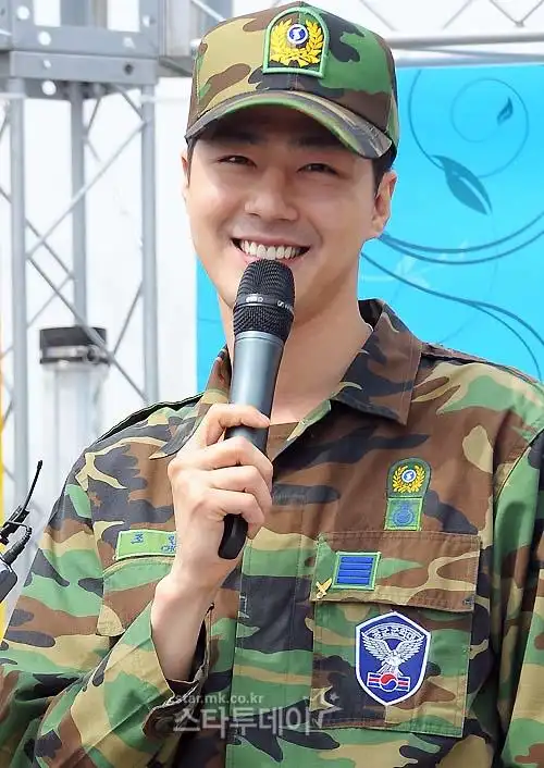 【2011.05.04】【明星】赵寅成今日(5/4)退伍