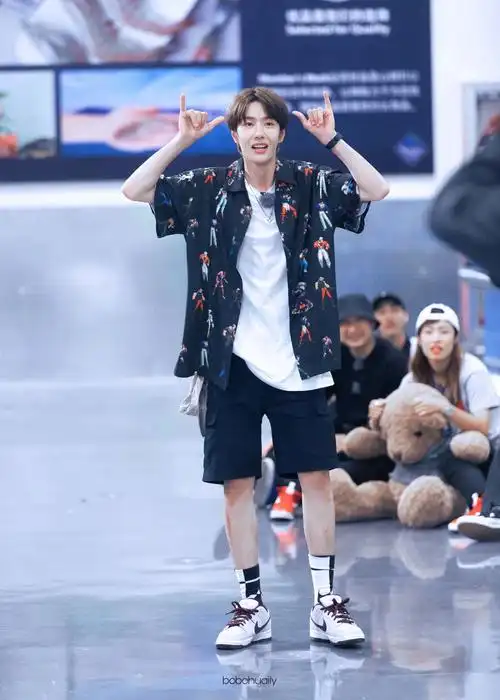 极限青春 截修 @uniq-王一博