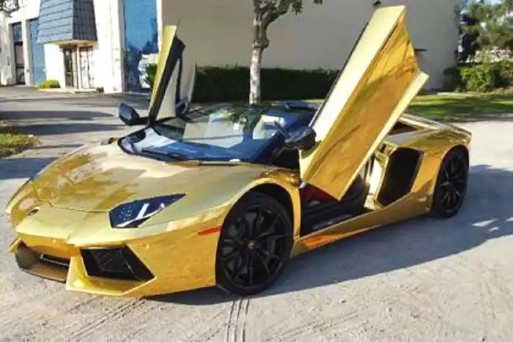 问:车身表面材料除了喷漆还有什么?答:黄金,钻石,瓷器,钱币