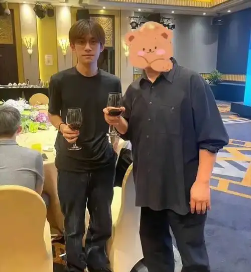 易烊千玺喝酒了吗##易烊千玺喝红酒