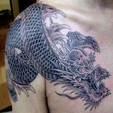 过肩龙纹身