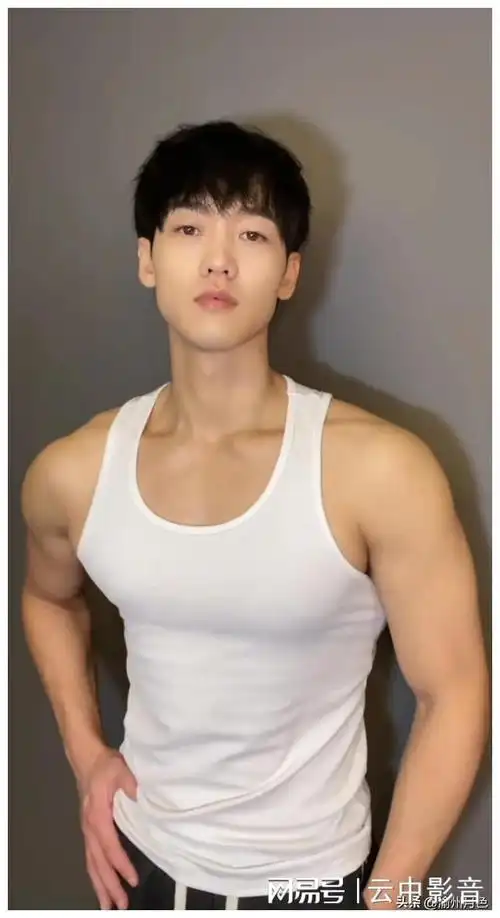 酷似宋仲基的辽宁帅哥