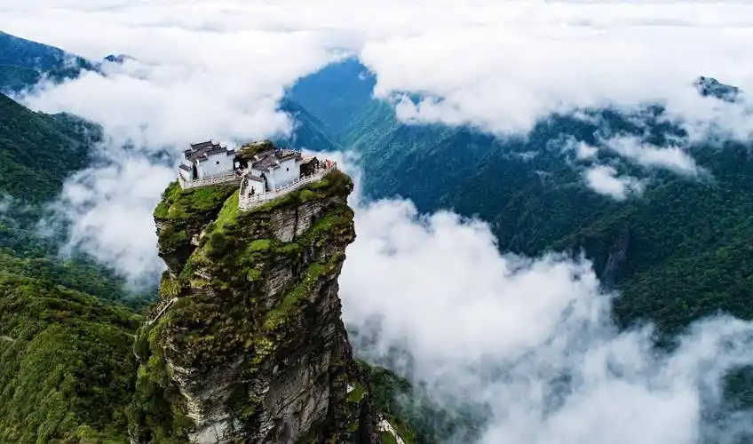 梵净山:中国佛教五大名山之一,国家5a级旅游景区,在贵州铜仁_因为