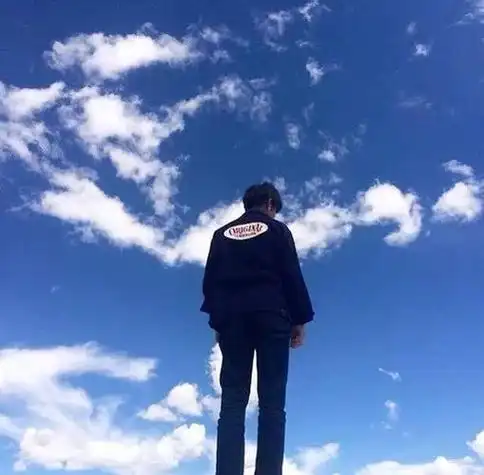 我爱你十年如一日沉淀放手给你所有的碧水蓝天男生头像by孤倌