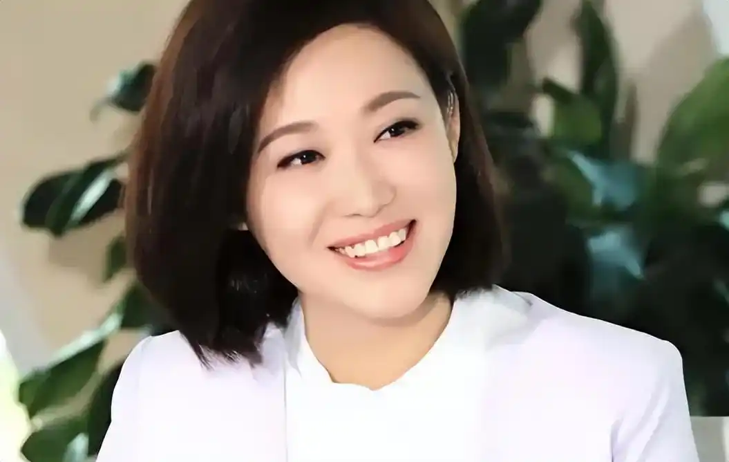 央视主播郑丽:赵普的妻子是谣言,37岁低调当妈妈,丈夫是圈外人